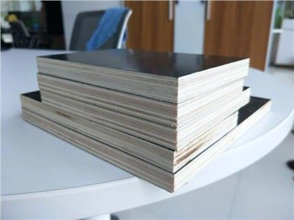 Ffilm Du Neu Brown Neu Goch yn Wynebu Pren haenog Ansawdd AAA